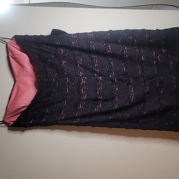 Gorgeous 60s styles strapless black and pink dress with lace and sequin detail - Picture 3 of 3